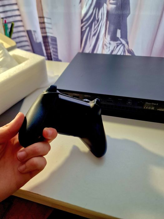 Xbox One X 1TB Negru – Stare Foarte Bună, Folosit Ocazional