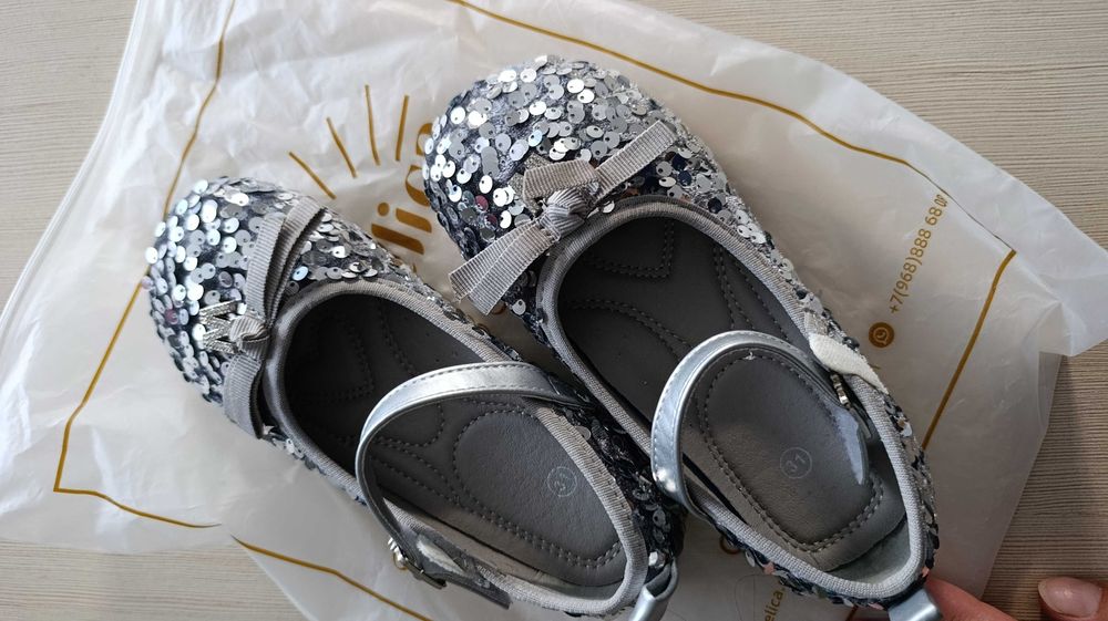 Продам туфли для девочки