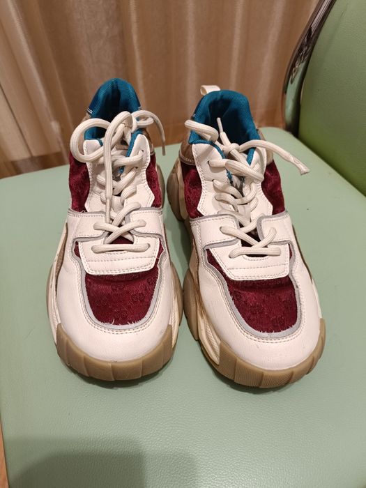 Продаются кроссовки