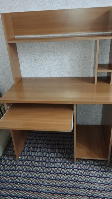 Продам компьютерный стол