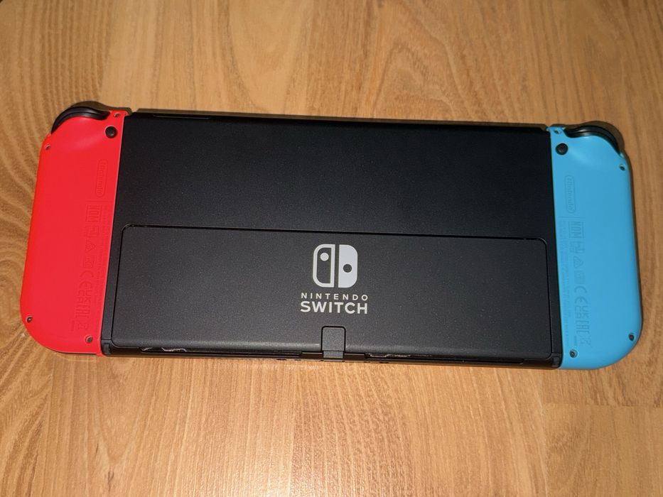 Nintendo switch OLED с подарък игри