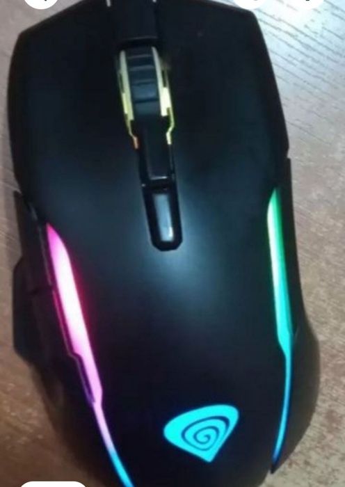 Vand Mouse Gaming Genesis Xenon 220 cu fir ,mufa USB si Iluminare RGB