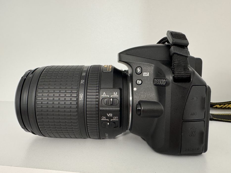Nikon D3300 + Nikon AF-S 18-140mm VR + Geanta + Card SDHC 32GB
