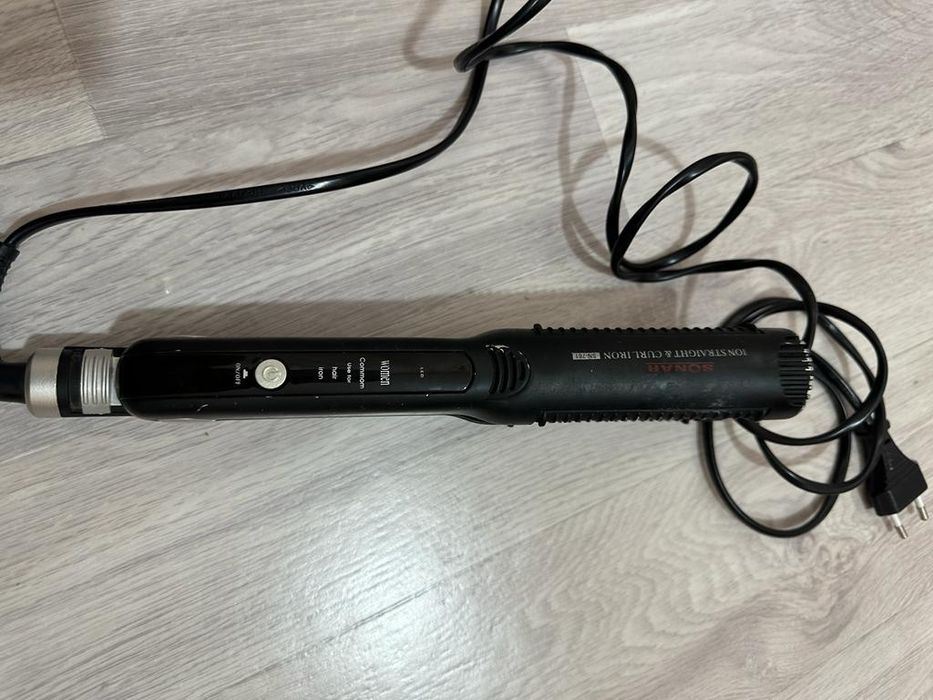 Утюжок для волос продается.