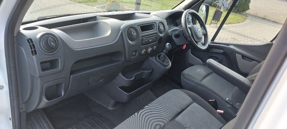 Nissan V400 din 2013 motor Volan pe dreapta Anglia
