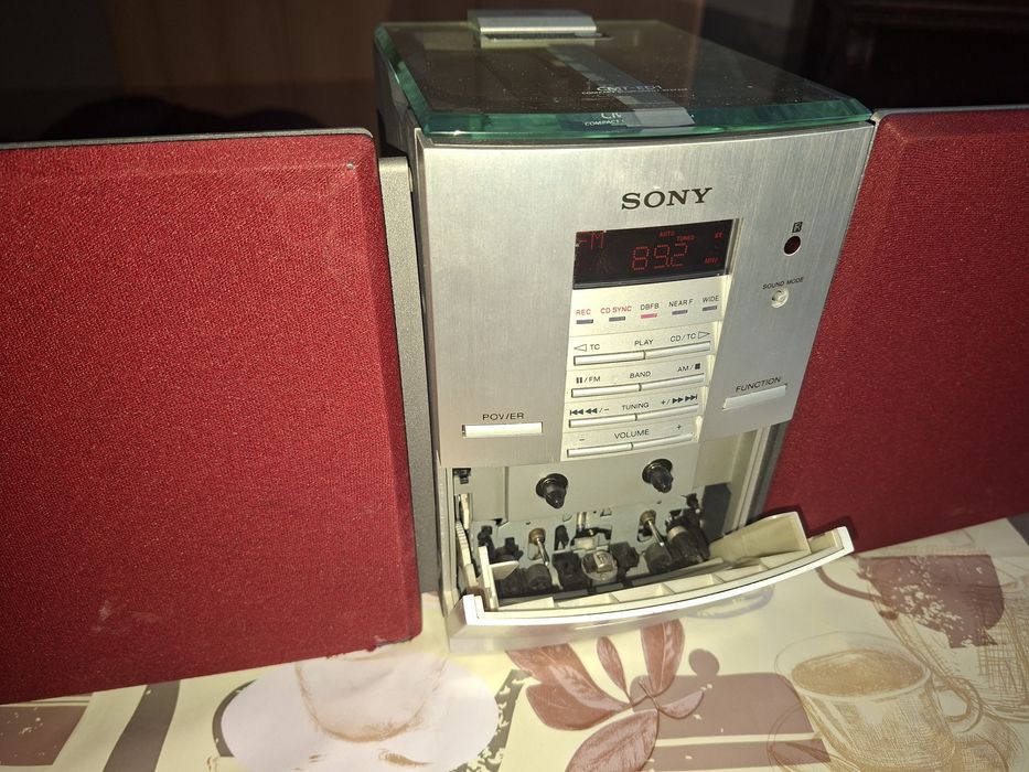 Sistem audio compact Sony cu CD Player si cass cu Autorevers, boxe detașabile