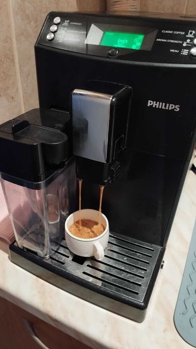 Кафе машина Philips с каничка за капучино -перфектно състояние!