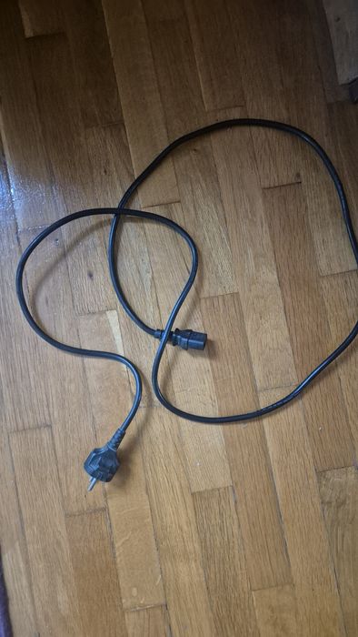 Захранващи кабели за копютър