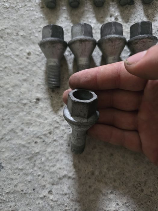 11 Броя Болтове За Алуминиеви Джанти Fiat Ducato