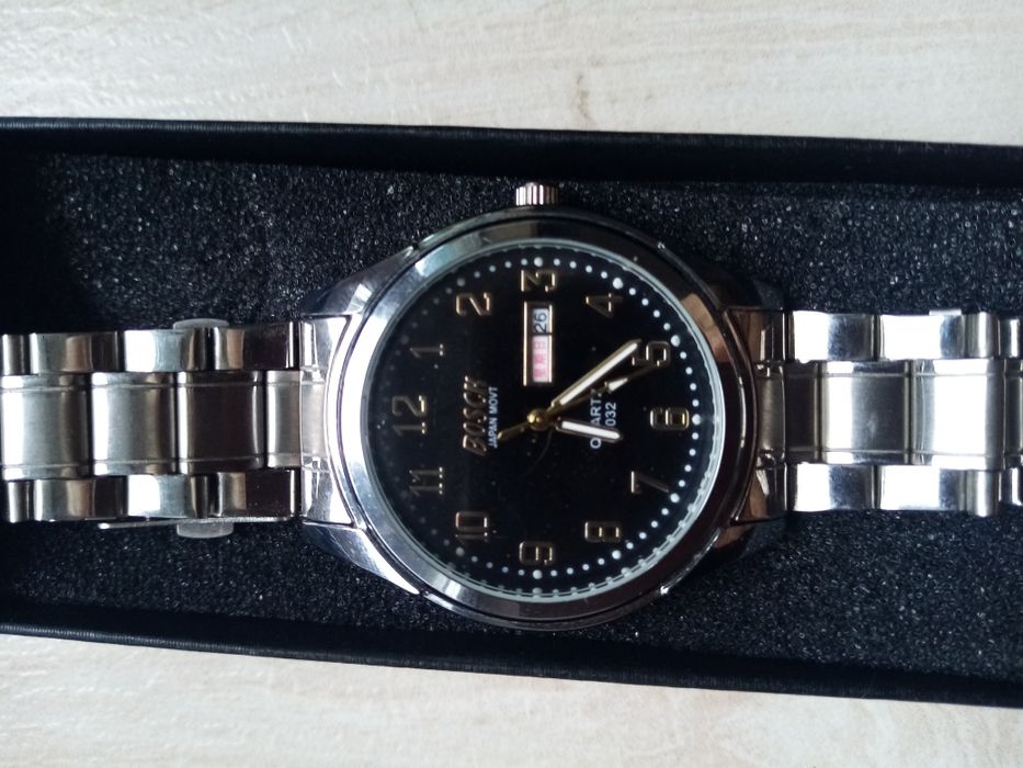 Продам часы электронные новые