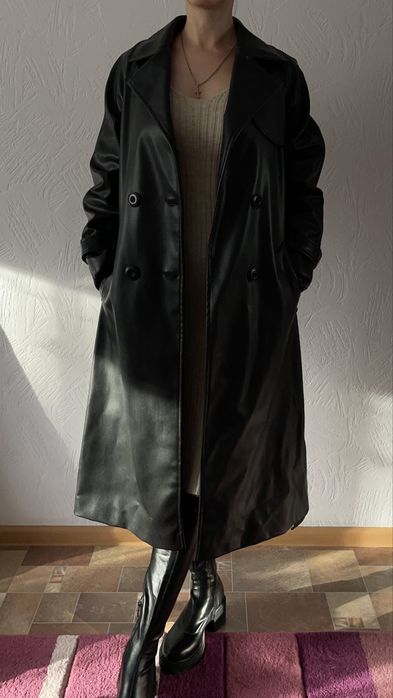 Продам стильный плащ из эко-кожи |
