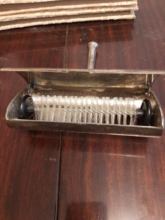 Стара четка за маса