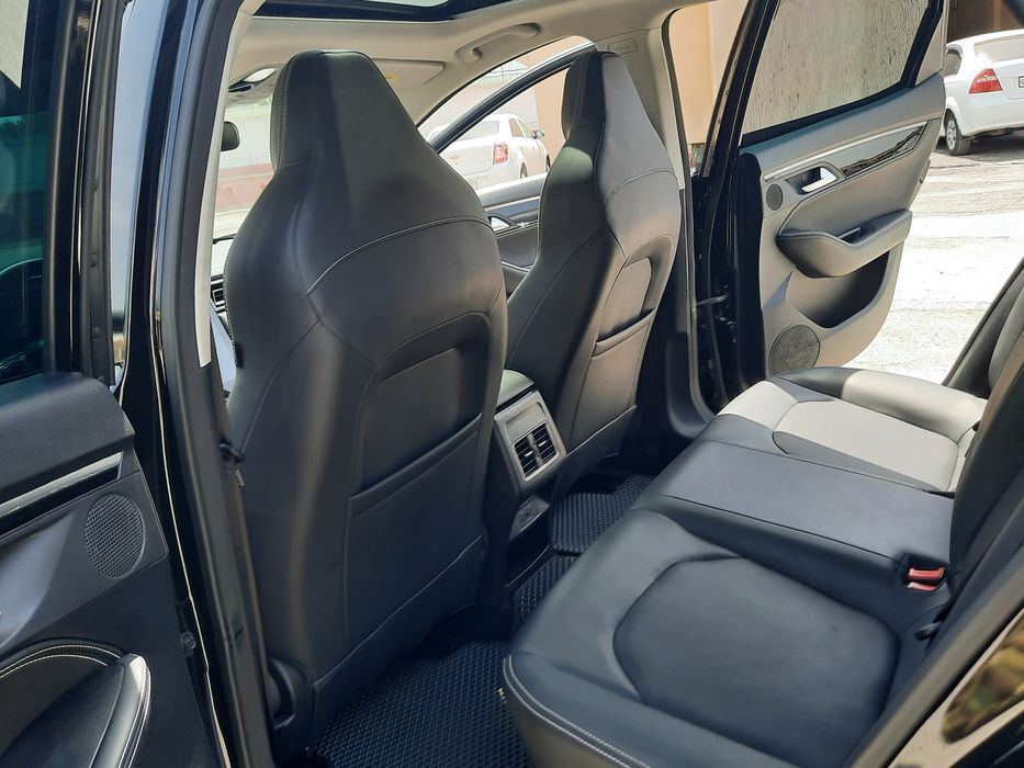 Avtomobil Jac J7