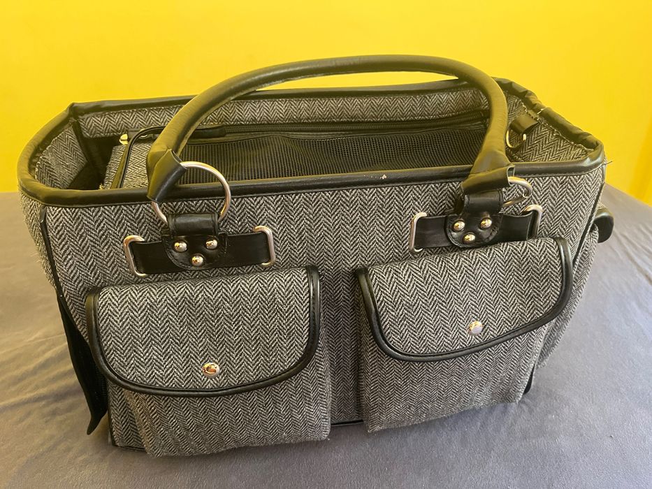 Продавам сива чанта за куче