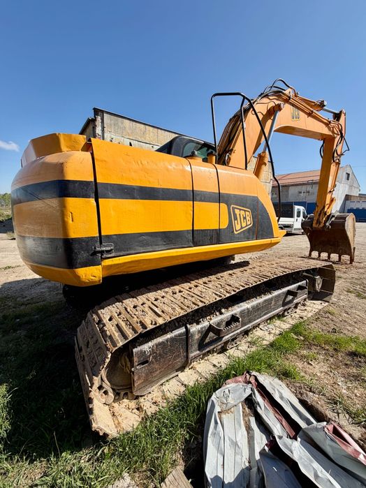 JCB excavator pe senile / an 2006