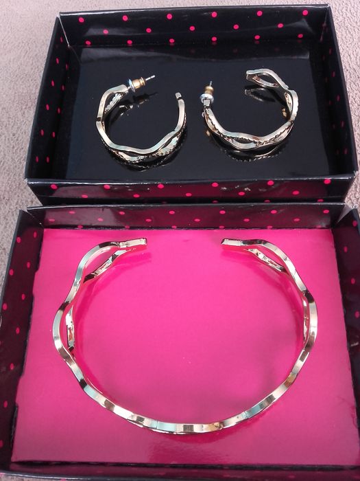 Красиви бижута от Avon