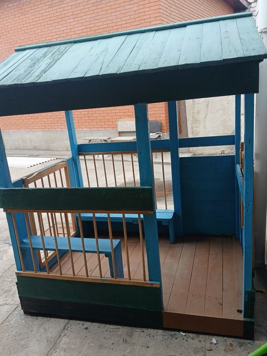 Дом и игрушки для детей