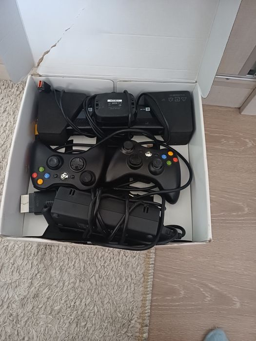 Xbox 360 kinect + jocuri ( GTA IV , GTA V, FIFA 17, 18, MINECRAFT)