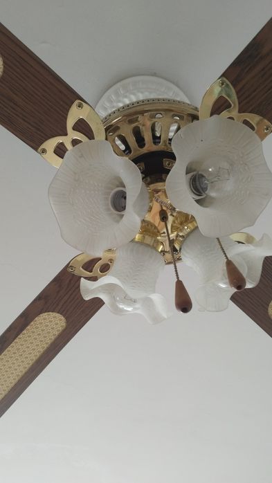 Продам люстру в рабочем состоянии