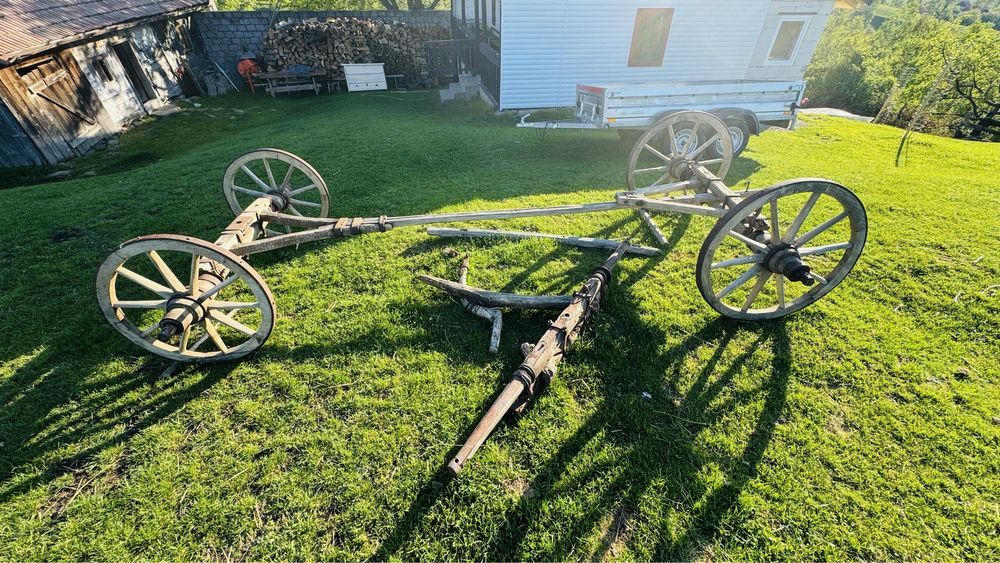 Car caruta de lemn veche