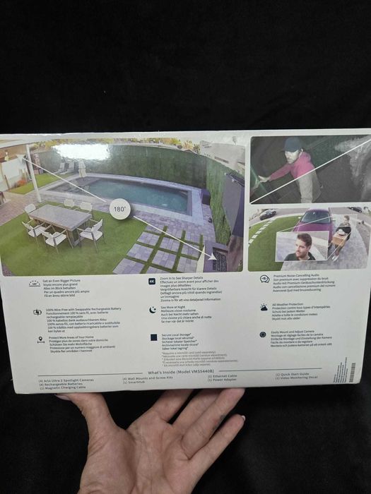 4 camere de supraveghere Arlo Ultra 2 Wire-Free Spotlight