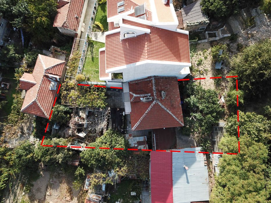 Продавам етаж с постройки 156кв,двор 355кв в с.Бачково, общ.Асеновград