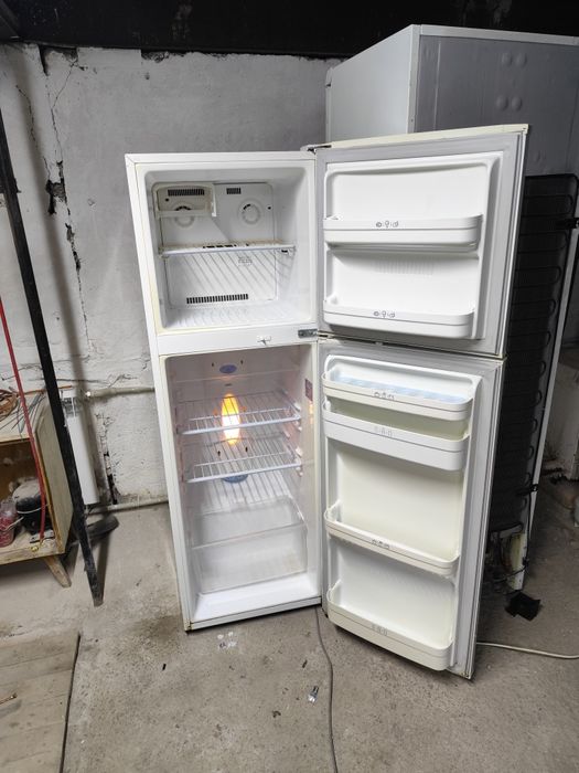 Продам холодильник Лдж