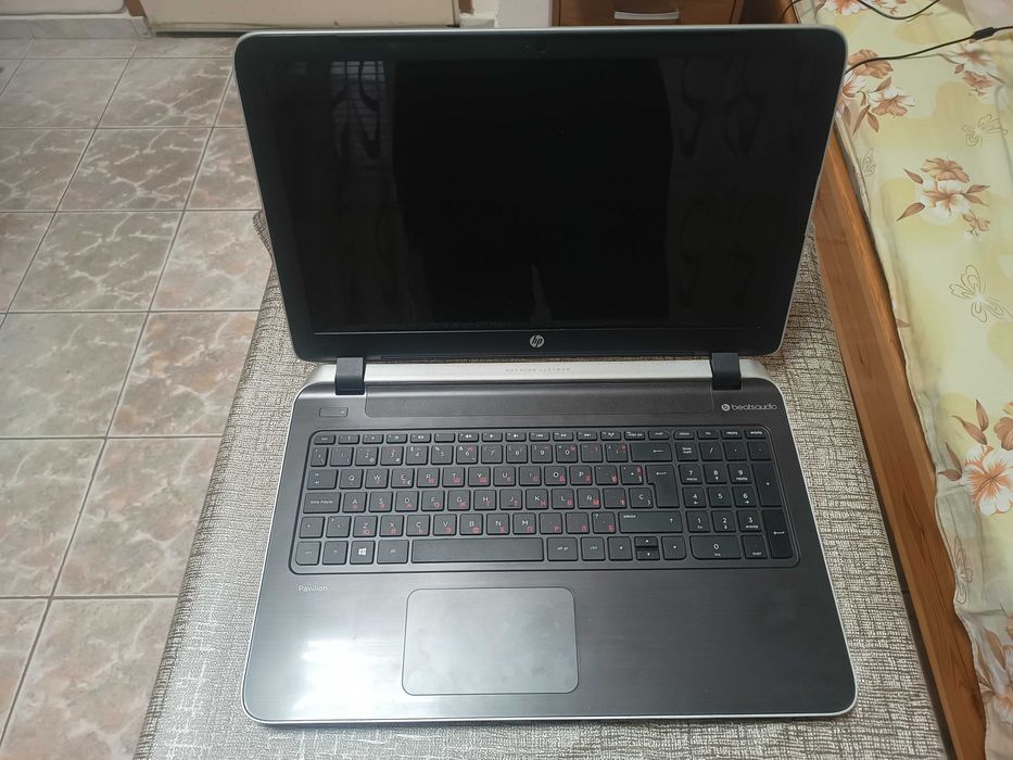 Продавам запазен лаптоп HP Pavilion 15-p050su, Beats Audio