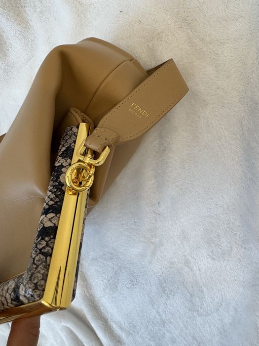 Geata Fendi din piele