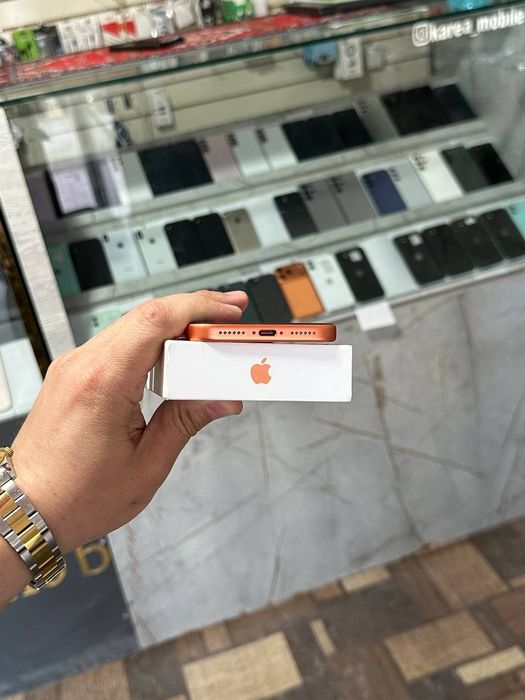 iphone 17 pro Max 256gb sim e sim imeydan otgan 9 marta zaryada qo'yil