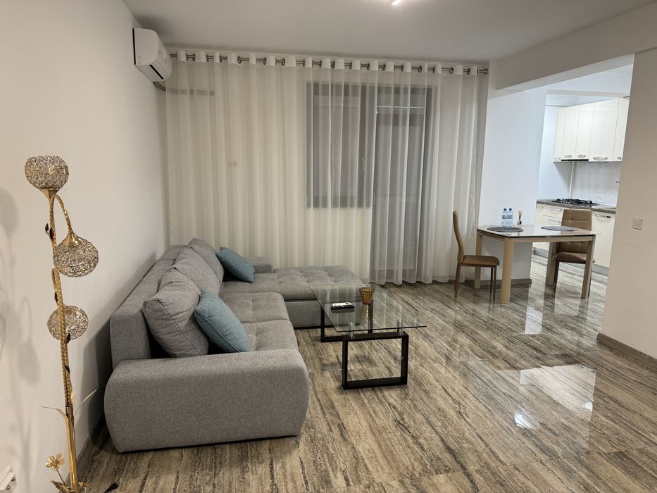 Inchiriez apartament Rovine