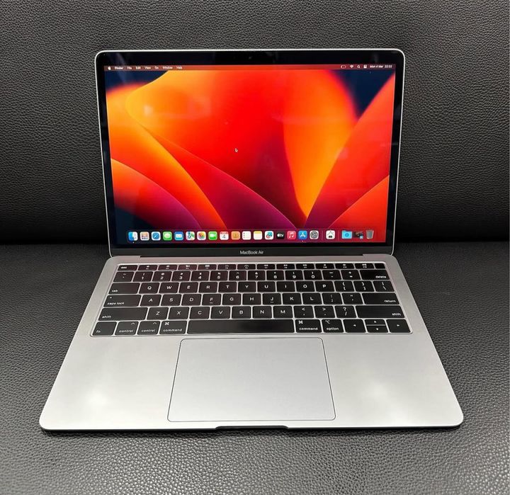 Macbook Air 2020 • i5 • 8 GB RAM • 96 % Bateria