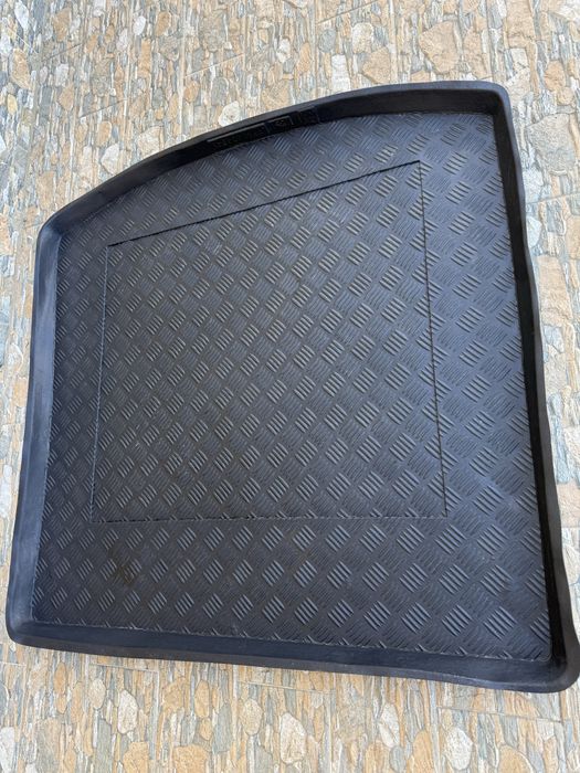 Vând Tăviță din cauciuc (nu din spuma) Vw,seat,skoda,audi