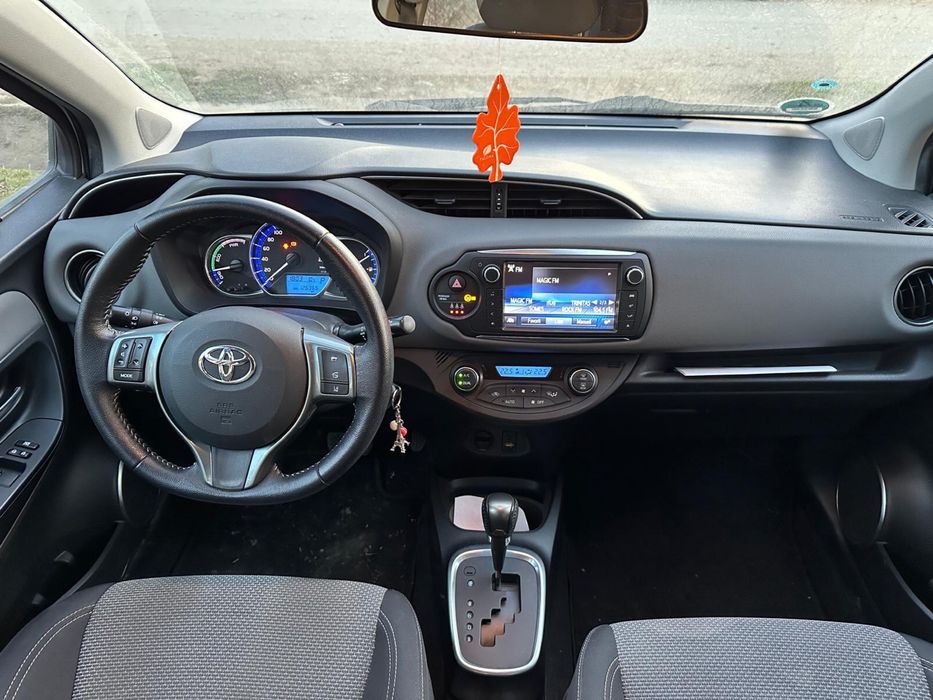 Vând Toyota Yaris Hibrid