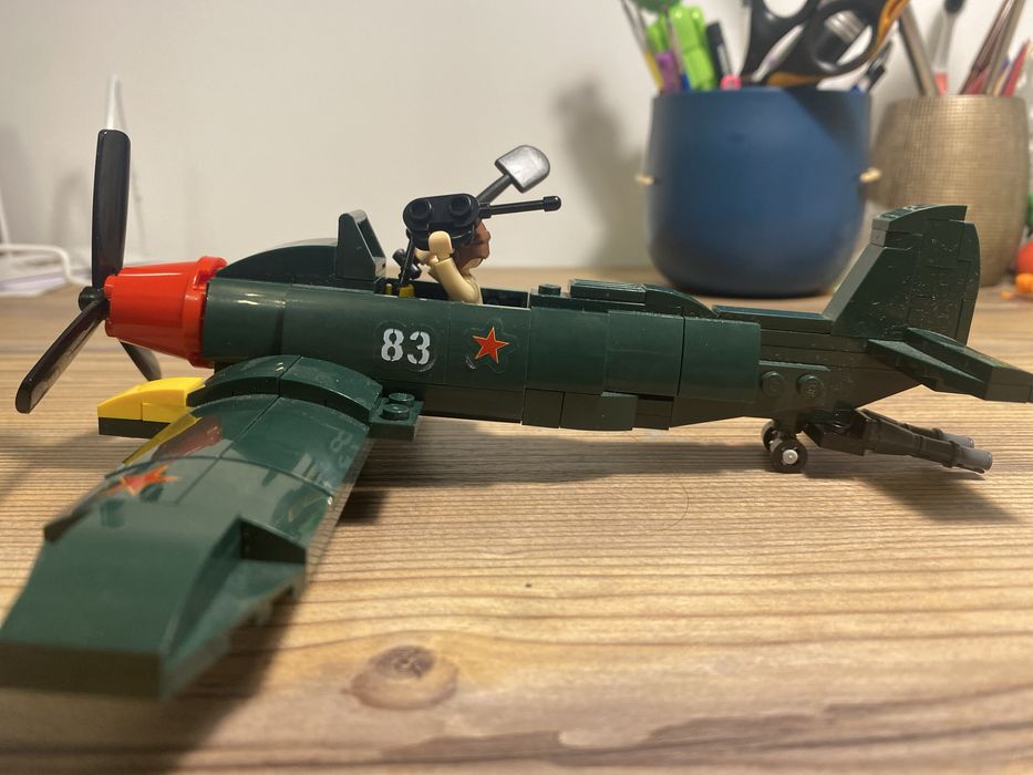 Продаю самалёт из лего sluban