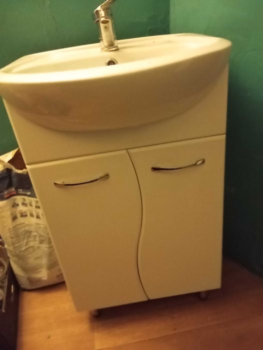Продам тумбу с раковиной