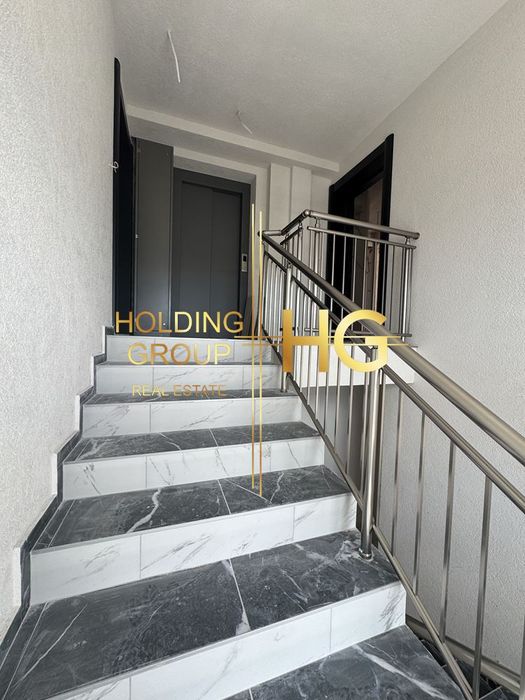 Панораме тристаен под спирка Патриарха