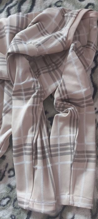 Bluza crem lunga cu carouri maro cu maneca 3 sferturi (L/ XL)