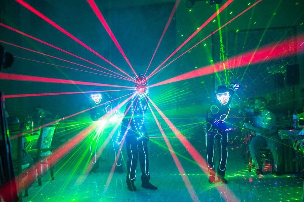 Лазерное  и неоновое шоу
