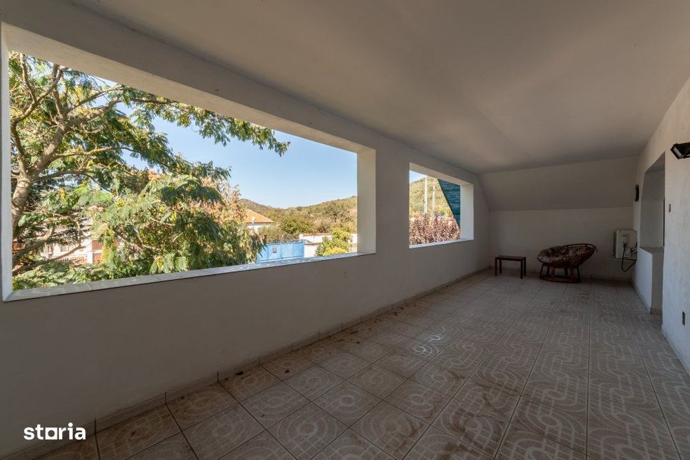Casa visurilor cu livada roditoare si gradina amenajata