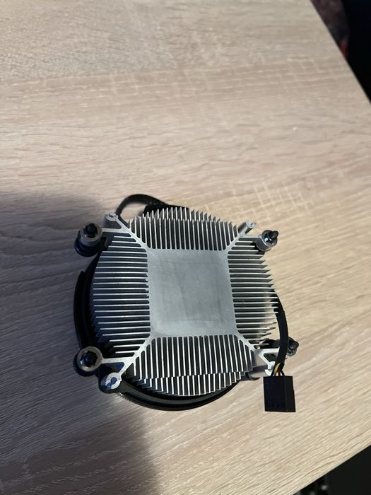 Кутия за компютър Asus + захранване 650w Thermaltake