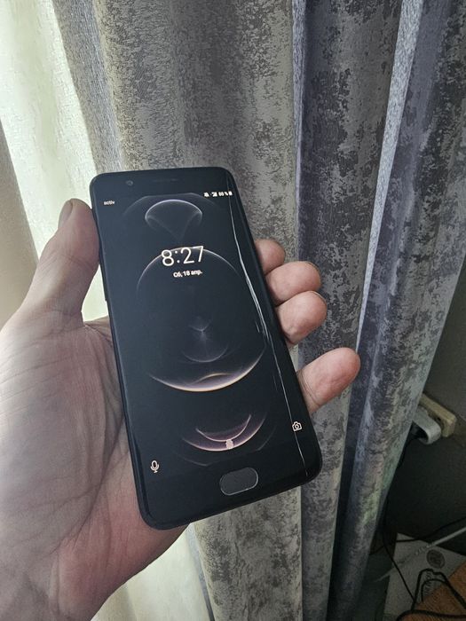 Продам отличный смартфон One Plus 5
