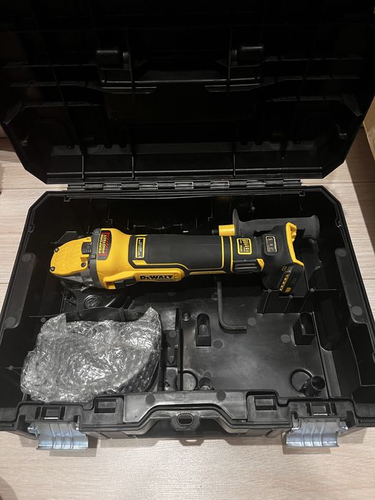 Машина шлифовальная угловая DeWALT 125мм, безщеточная