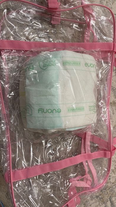 Продам прозрачней сумка для роддом и один памперс для взрослых
