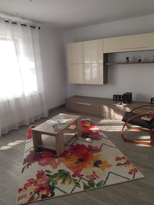Ofer spre închiriere apartament cu 2 camere 250€