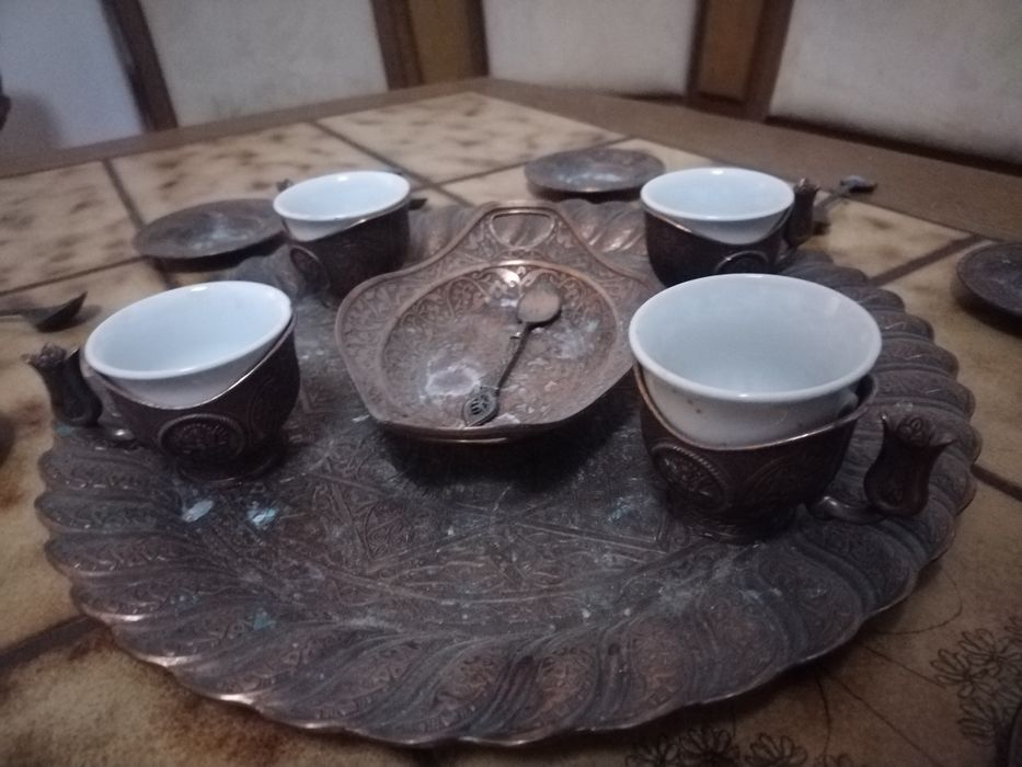 Комплект старинен сервиз за чай или кафе изработен от мед. 
Идеален за