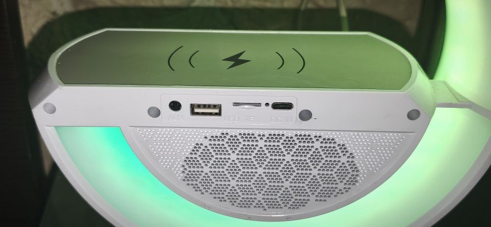 Boxă Bluetooth cu lumini și încărcare Wireless