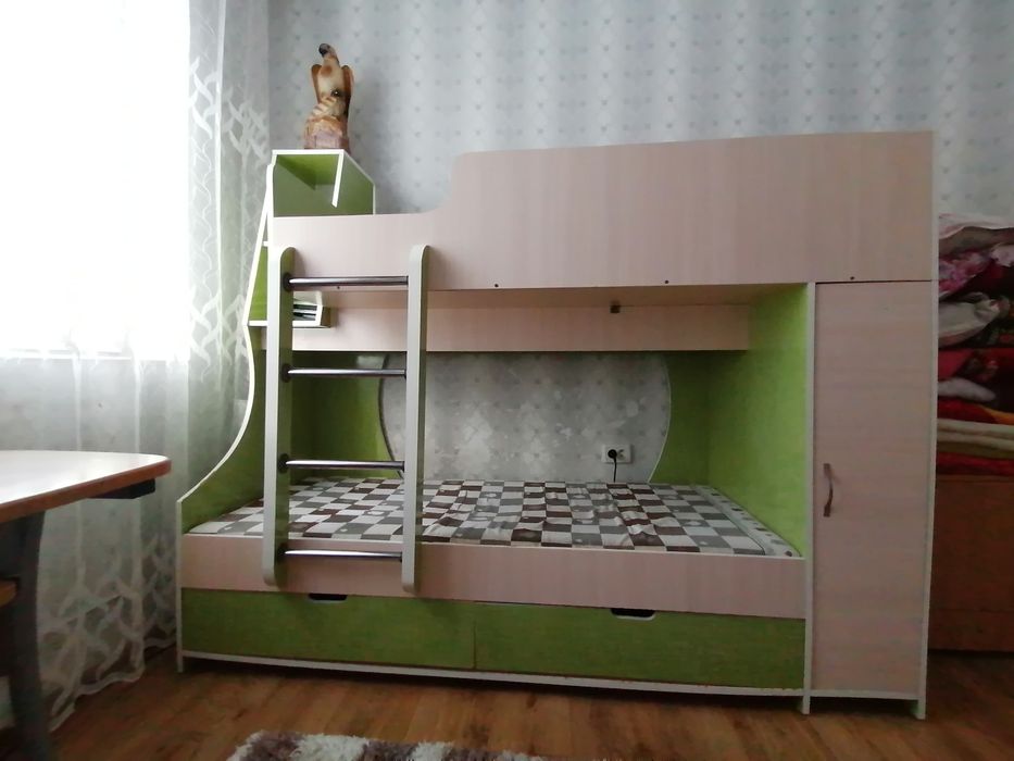 Двух-ярусная кровать