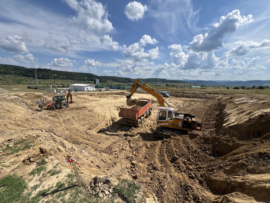 Inchiriez utilaje buldoexcavator  bascula 8x4