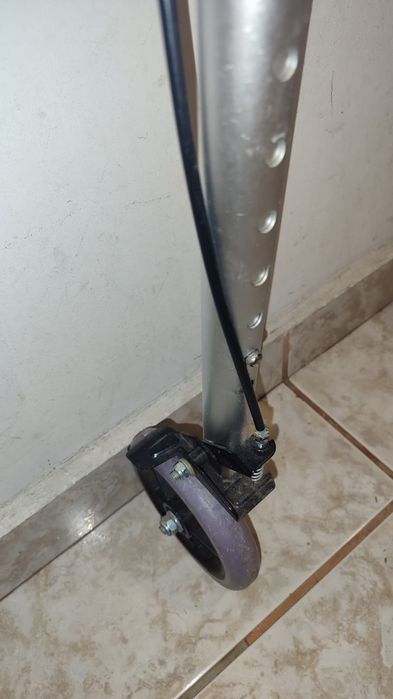 Premergător cu roți și frane , cârje subaxilare  noi